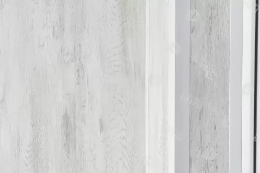 Отделка балкона МДФ панелями с эркерным остеклением Rehau Отделка балкона МДФ панелями с эркерным остеклением Rehau