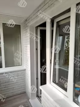 Отделка балкона и установка потайного люка Отделка балкона и установка потайного люка