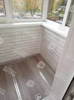 Отделка балкона и установка потайного люка Отделка балкона и установка потайного люка