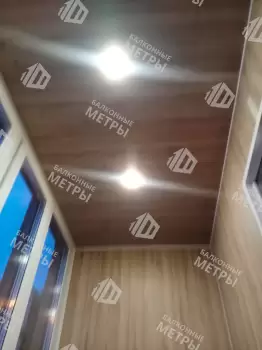 Панорамное остекление балкона и отделка ламинатом и панелями ПВХ