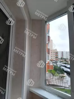 Отделка и остекление Г-образного балкона Отделка и остекление Г-образного балкона