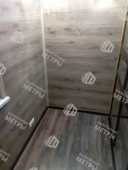 Отделка балкона под ключ в серии дома П-44 с холодным остеклением