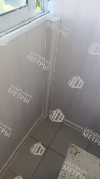 Отделка стен и потолка балкона ПВХ панелями Отделка стен и потолка балкона ПВХ панелями